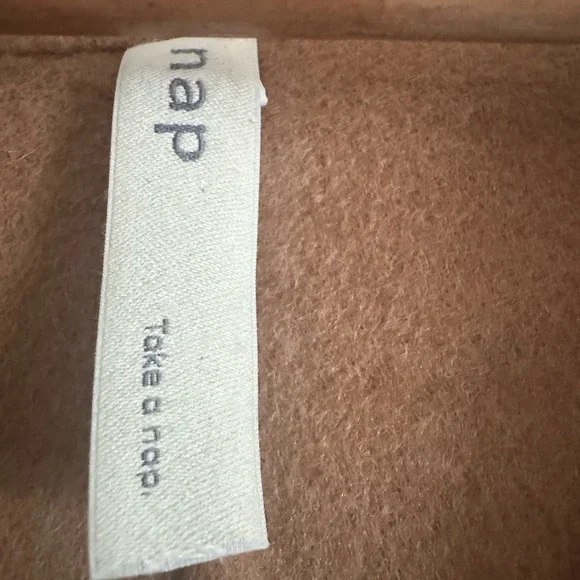 Elegant Tan Women's Overcoat - Picture 4 of 7